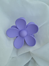 Load image into Gallery viewer, FLOWER HAIR CLAW LILAC