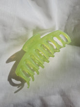 Load image into Gallery viewer, LIME MARIPOSA CLAW