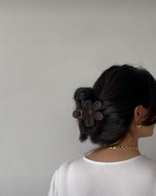 Load image into Gallery viewer, FLOWER HAIR CLAW CHOCOLATE